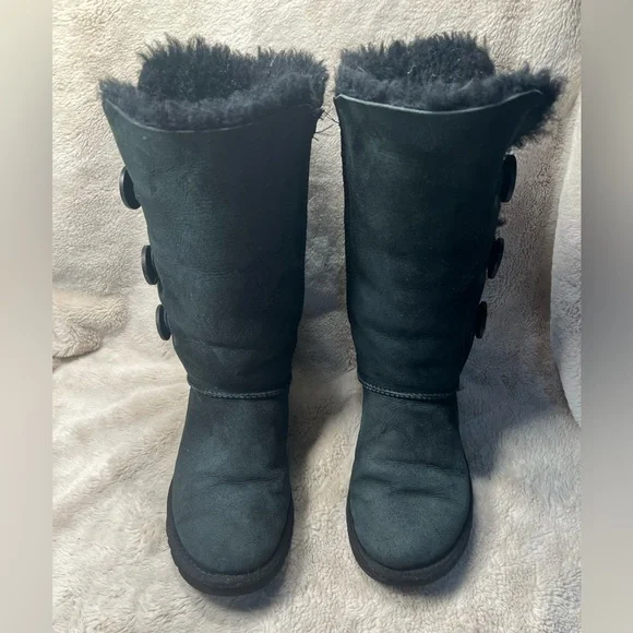 Ugg Womens Black Size 6 Bailey Button - Picture 2 of 7